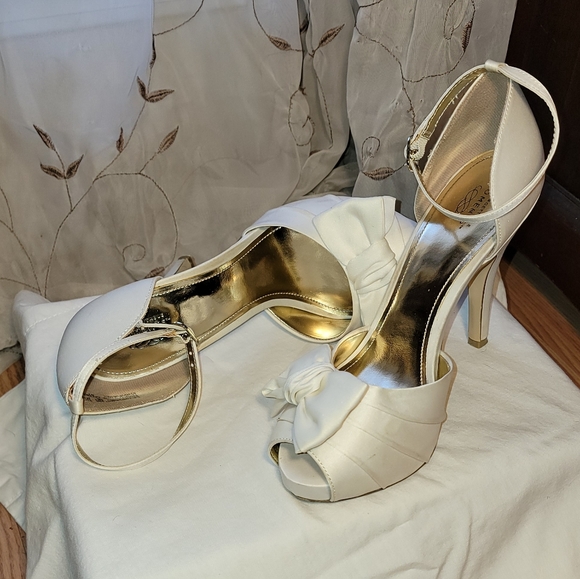Unforgettable moments Shoes - PUMPS - Unforgettable Moments Cream Colored (8.5)